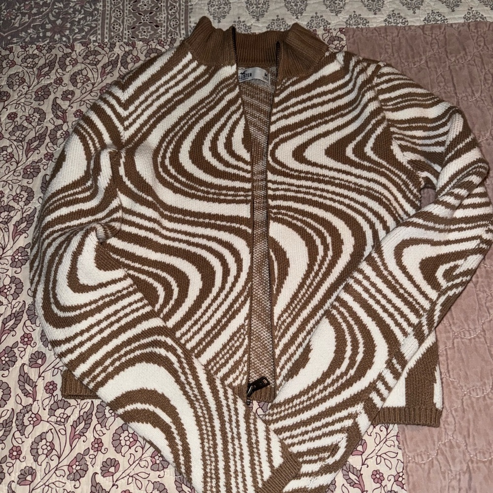 Hollister Cropped sweater